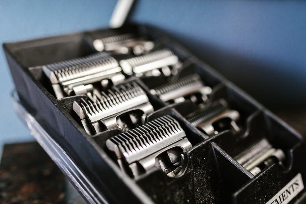 A beard trimmer with its guard attachments laid out