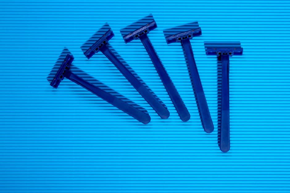 A pack of double-edge razor blades